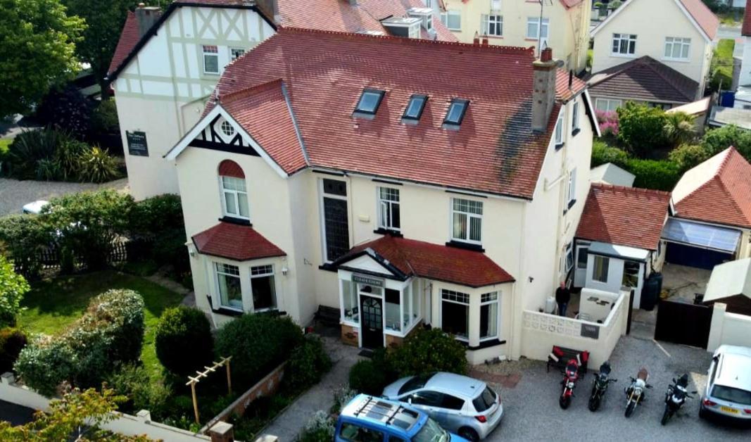 Cleave Court Guest house
