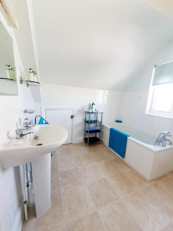 Guest house Cleave Court