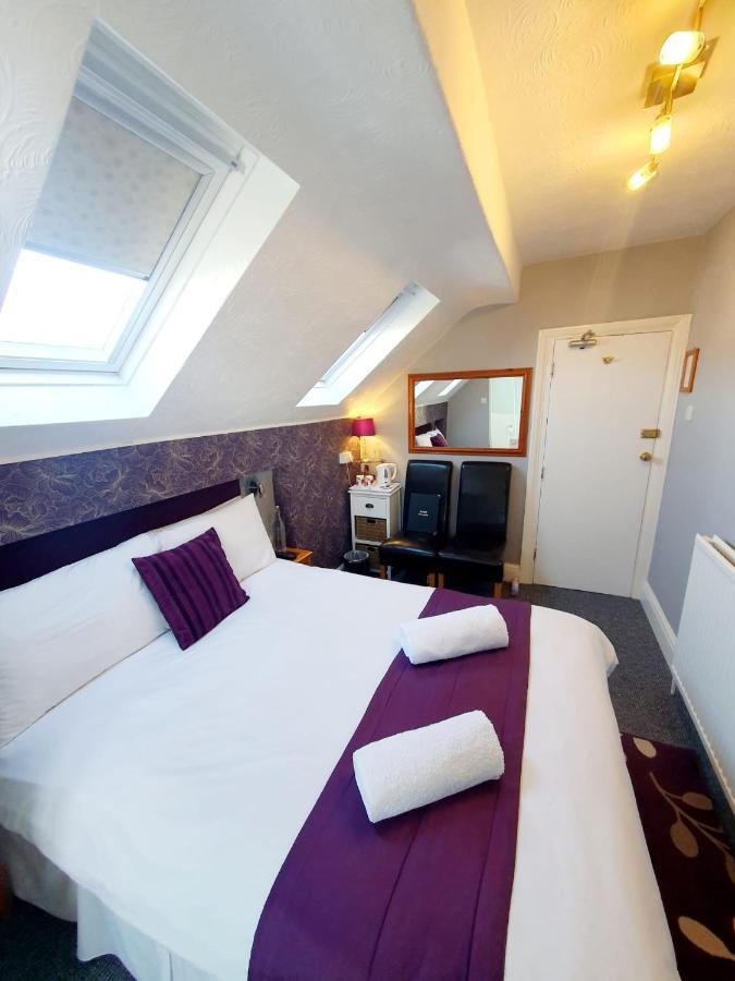 Cleave Court Guest house *